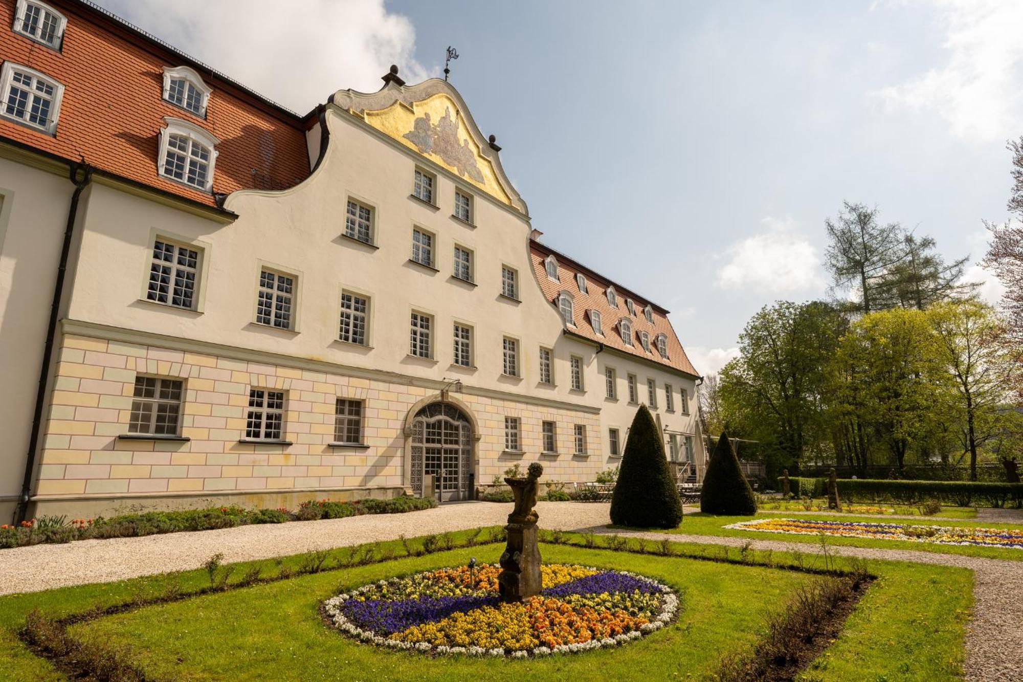 Schloss 4*